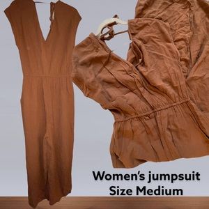 Brown jumpsuit with pockets. Size medium.